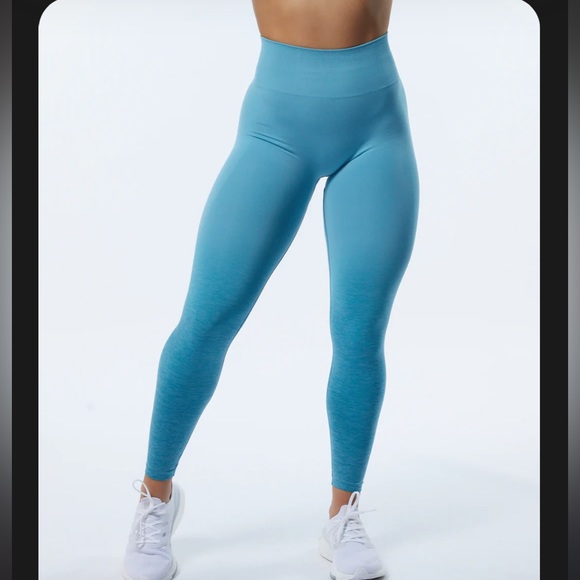 Ombré Alphalete Amplify - Picture 2 of 4